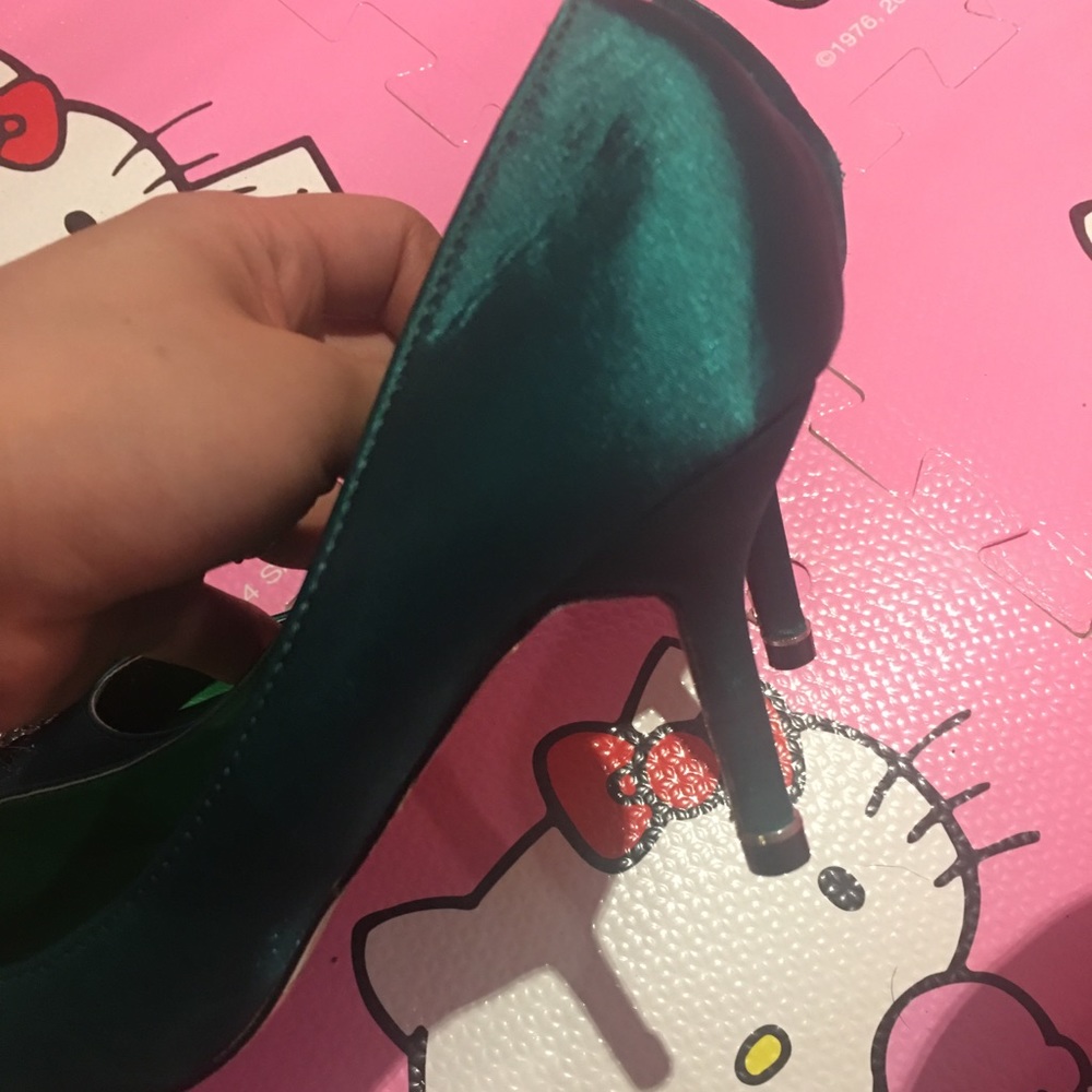 #SOLD# Green heel . very cute . new Without tag - Picture 3 of 5